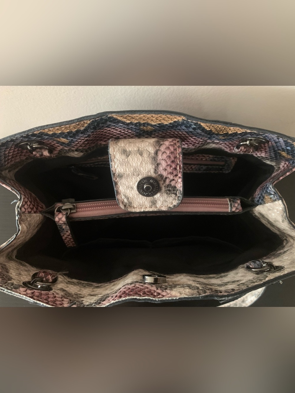 Stylish Multicolor Snake-Print Shoulder Bag - Picture 4 of 8